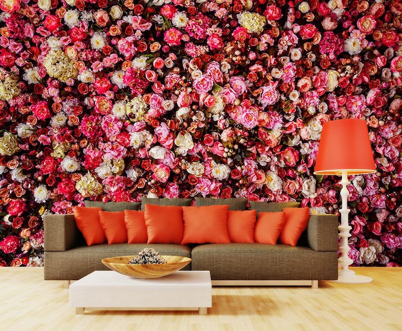 Dense arrangement of roses in romantic colors